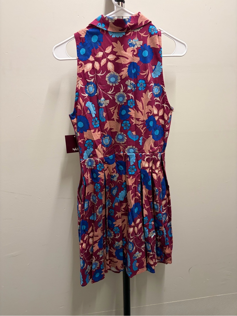 Sleeveless Collared Floral Dress in Burgundy, Blue, Peach size M NWOT - Picture 2 of 3